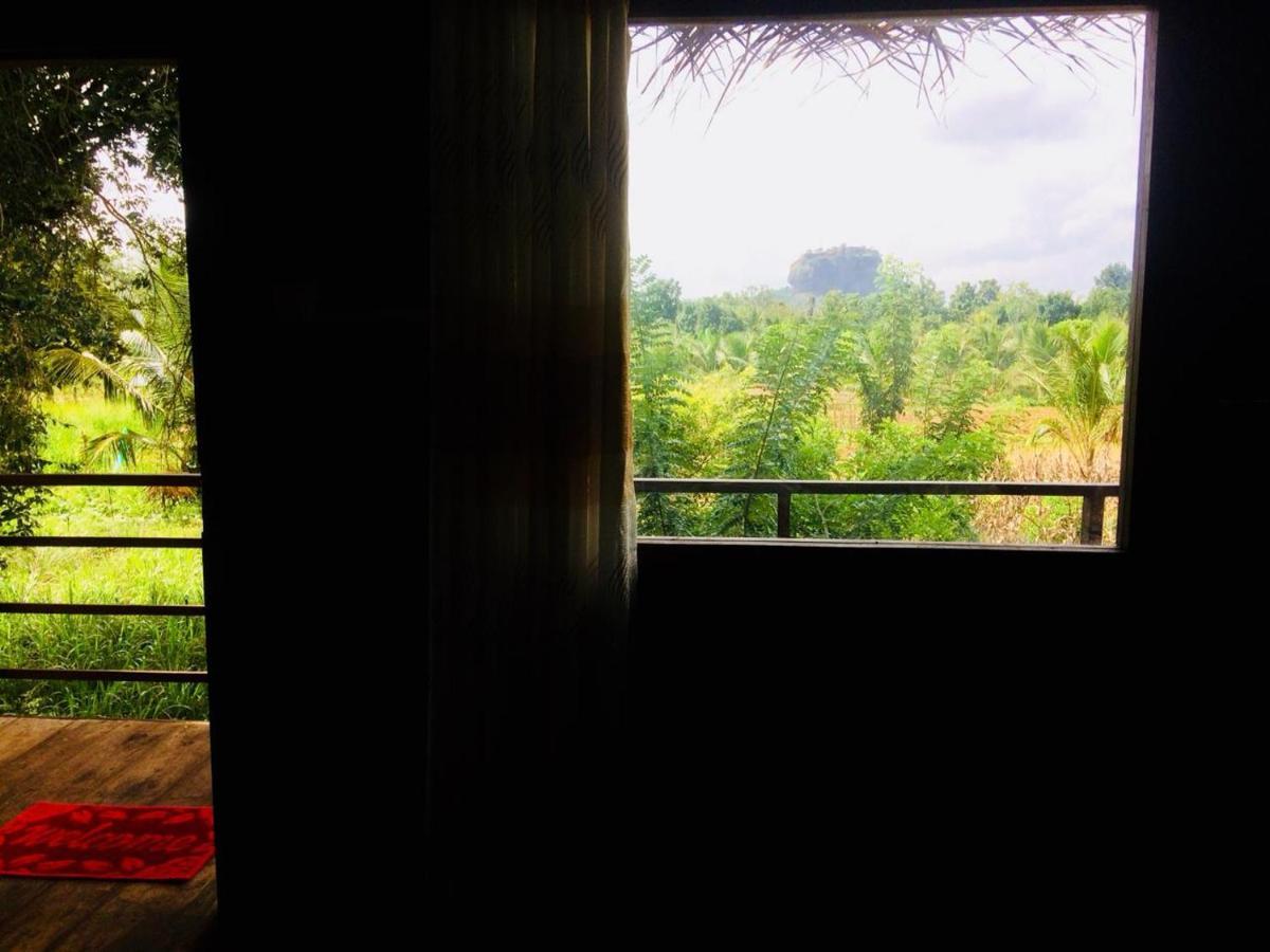 Chena Huts Eco Resort Sigiriya Buitenkant foto